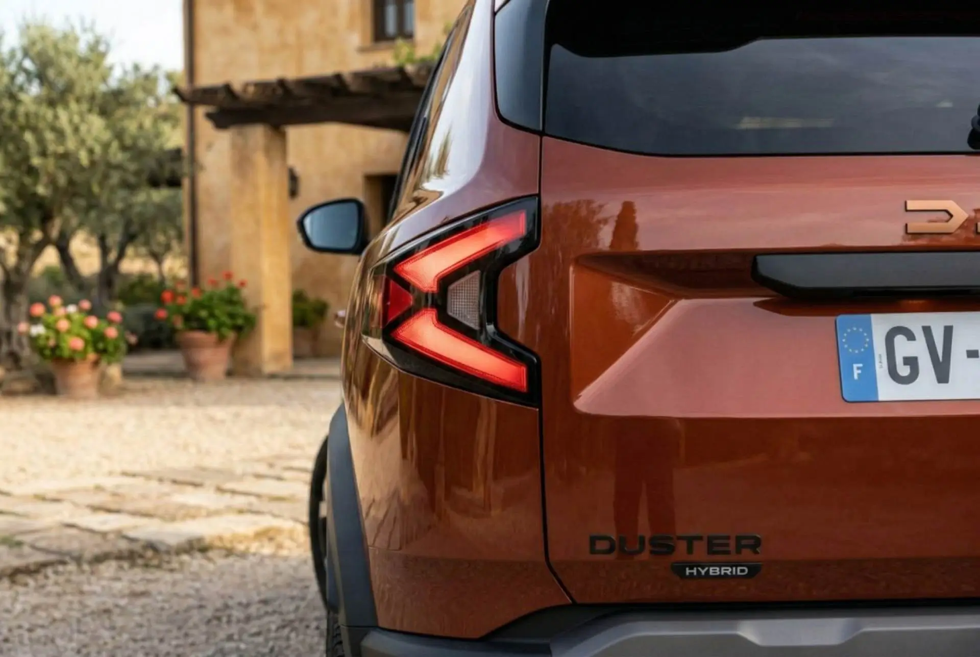 Nouveau Dacia Duster 2024 - Feux arrière qui pointent vers l'extérieur