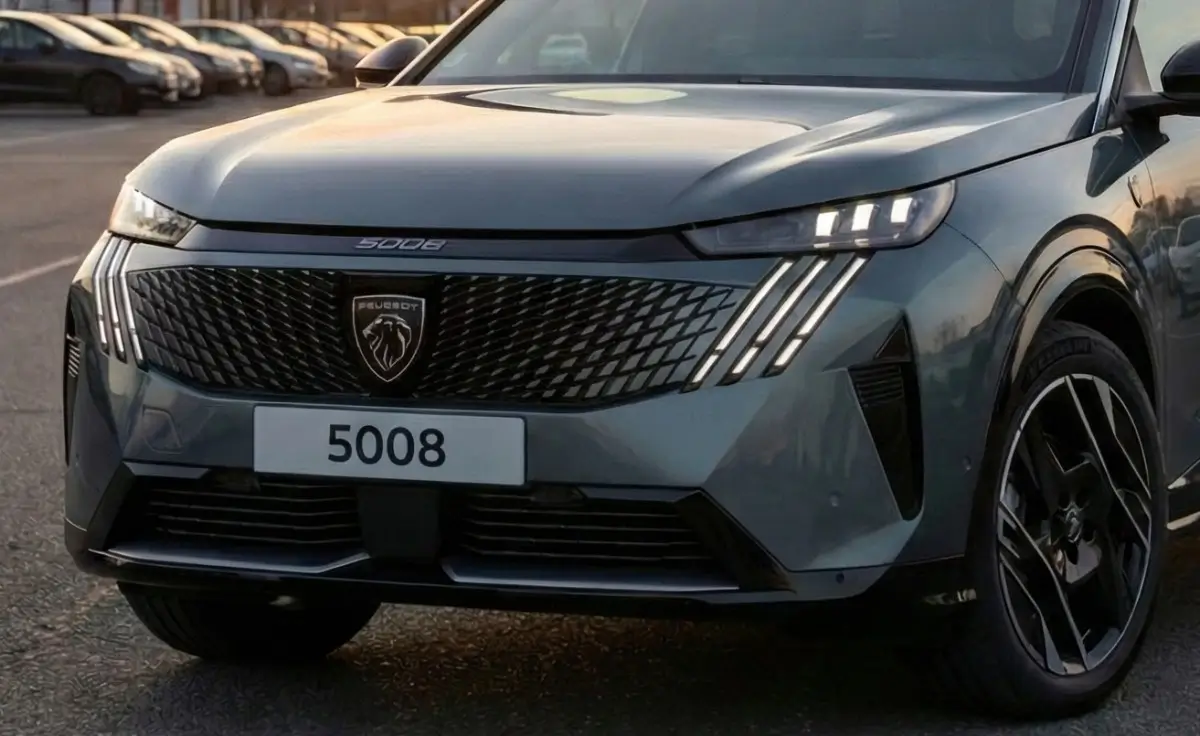 Nouveau Peugeot 5008 - vue de face - griffes du lion