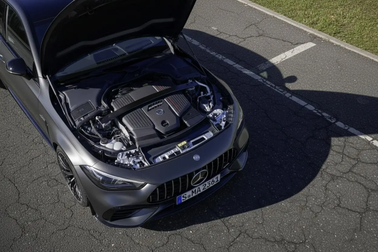 Compartiment moteur du futur bloc 6 cylindres en ligne hybride Mercedes-AMG