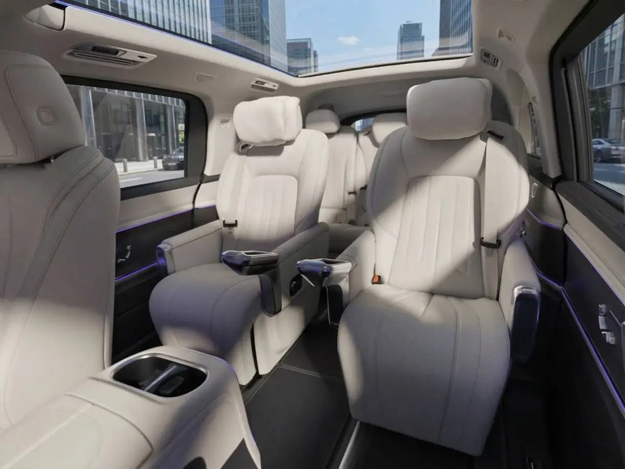 Mercedes VLE 2026 espace arrière polyvalent
