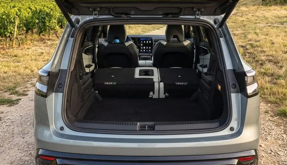 Renault Espace 6 restylé - taille de Coffre configuration 7 places de 2 054 L