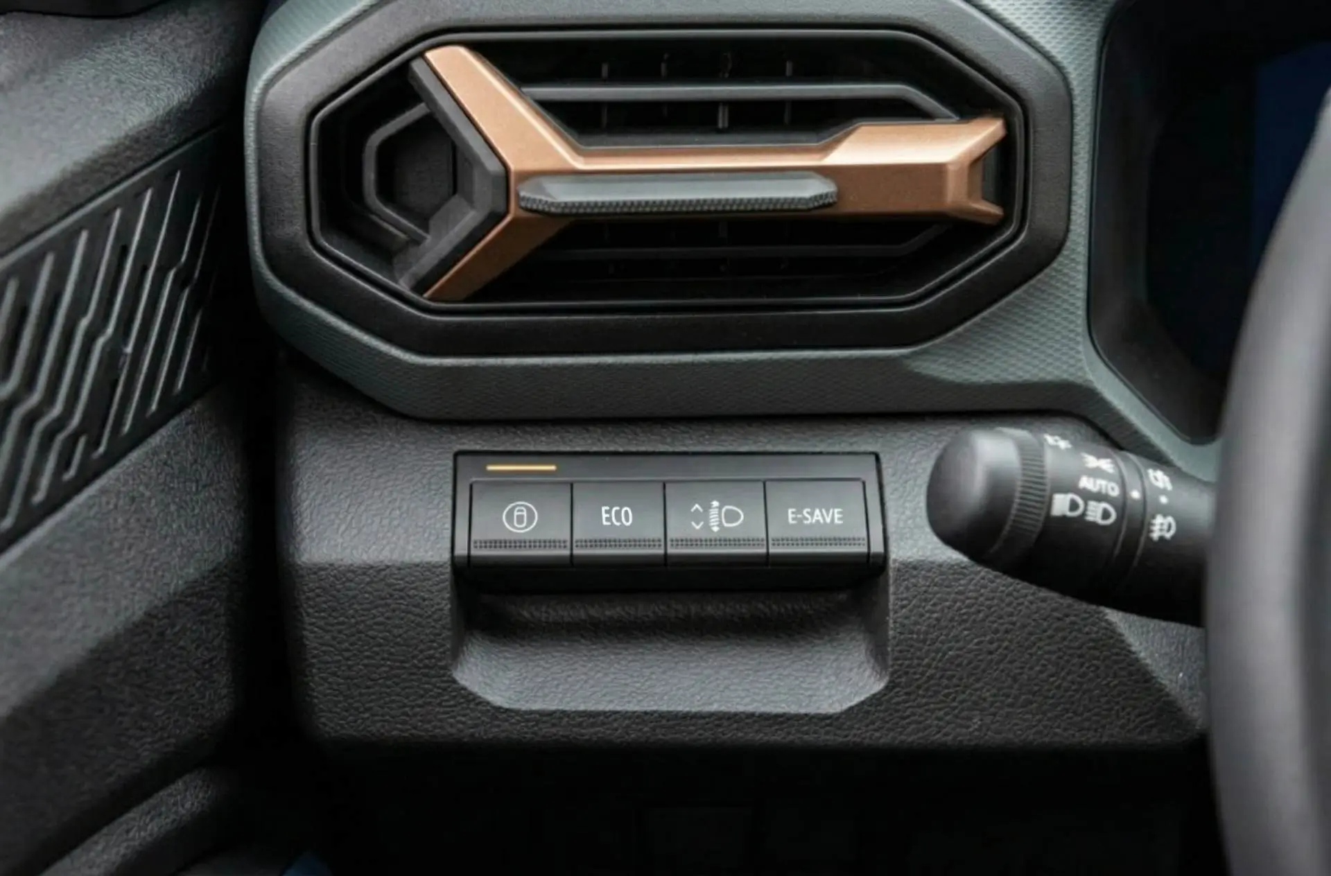 Nouveau Dacia Duster 2024 - Touche permet de désactiver les aides à la conduite